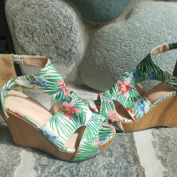 Fun and sassy Hawaiian tropical wedges. Never worn - Picture 1 of 2